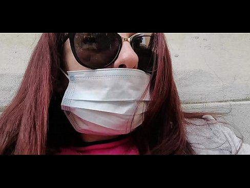 ❤️ Faigheann Nicoletta díoltas ar a comharsa agus pees ina gharáiste (Coraintín Iodálach Speisialta Covid19) ☑  Físeán gnéis  linn ️❤